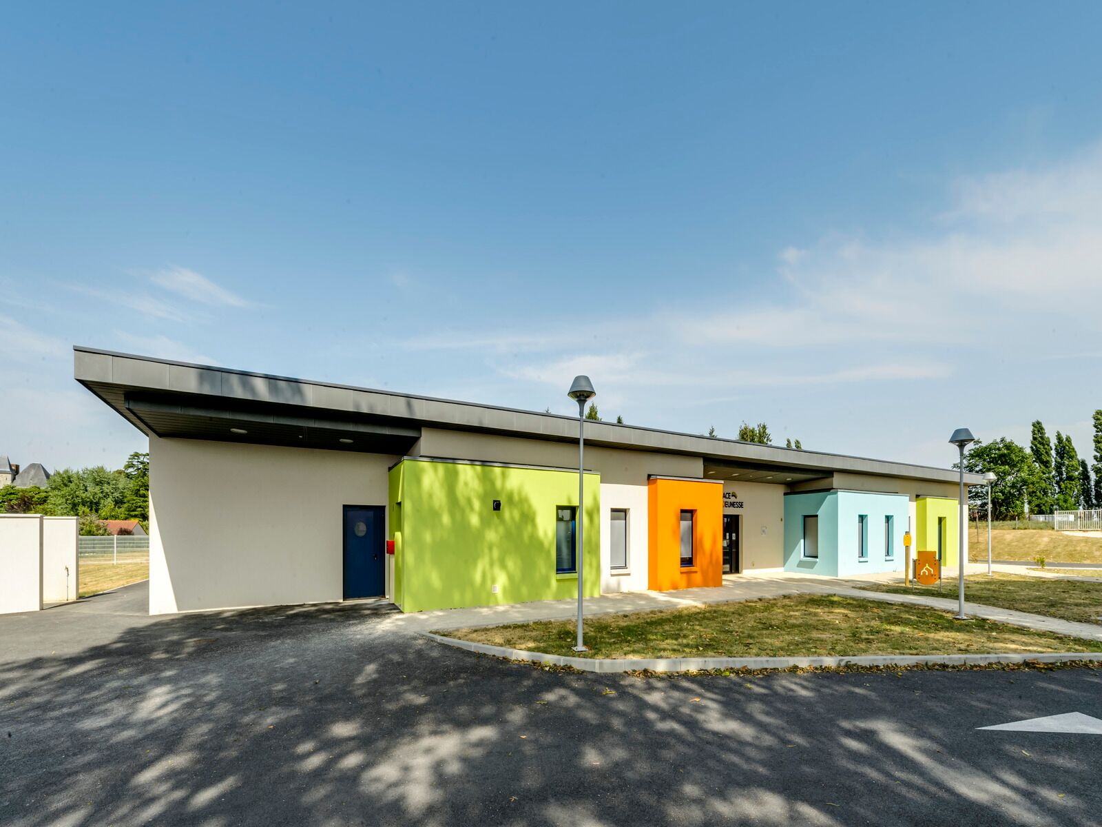 Menuiseries extérieure – Volets, stores, châssis & murs rideaux