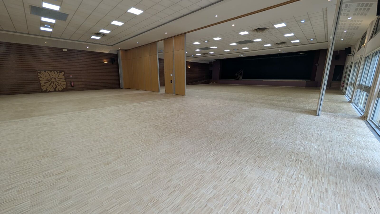 Pose d’un parquet chêne massif et aménagement sur mesure